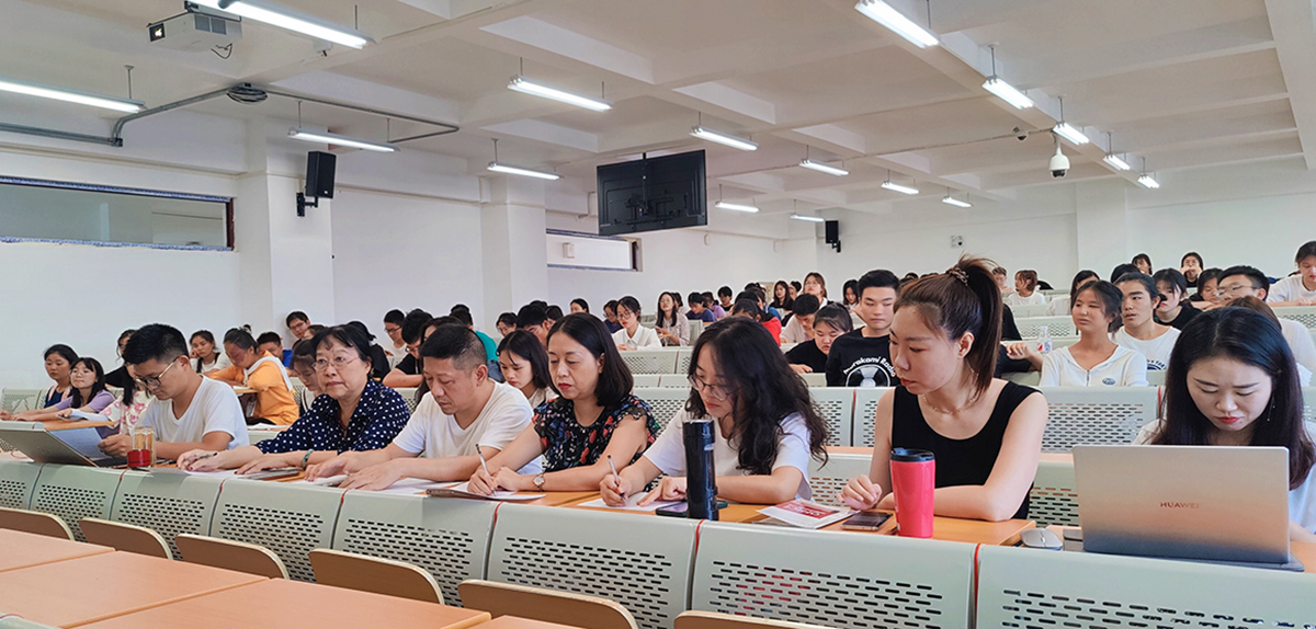 1632984840117980.jpg 评委.jpg