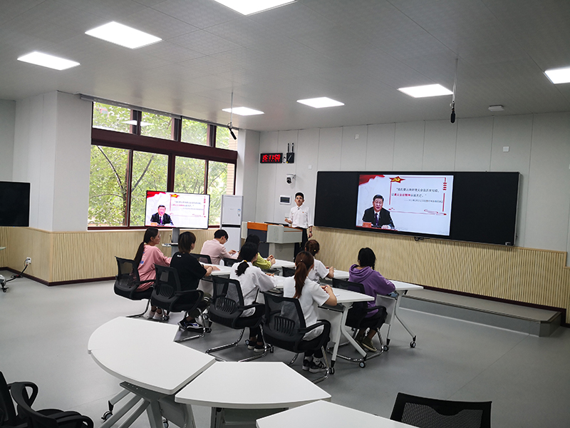 1648634657735327.jpg 大学生讲思政课录制图片.jpg