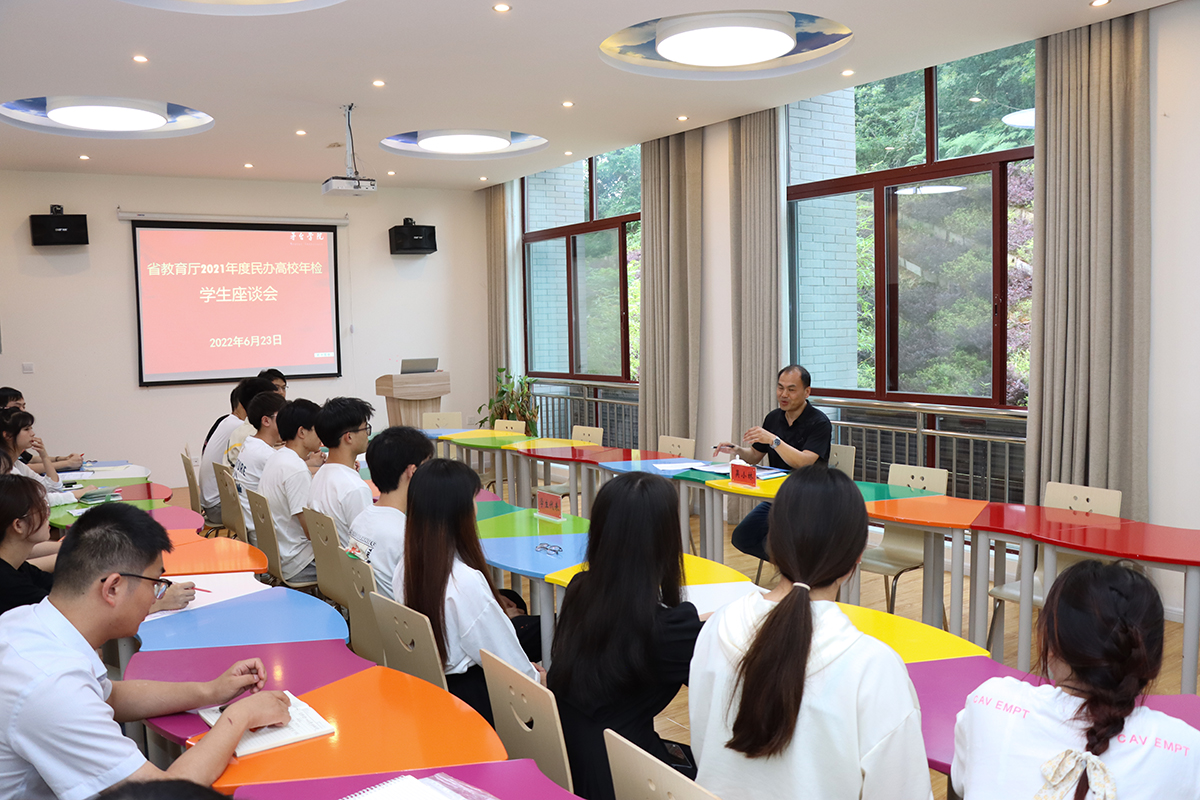 1656029195112373.jpg 学生座谈.jpg