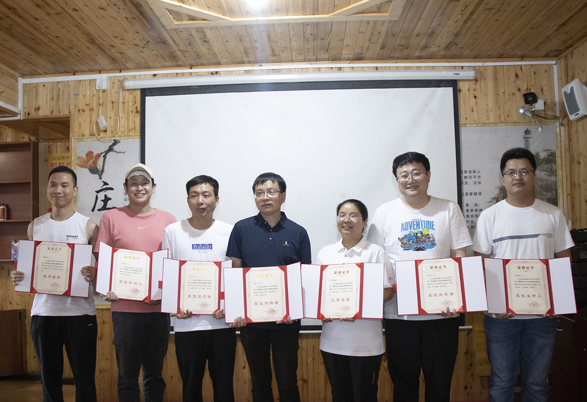 1657954027187833.jpg 颁奖.jpg