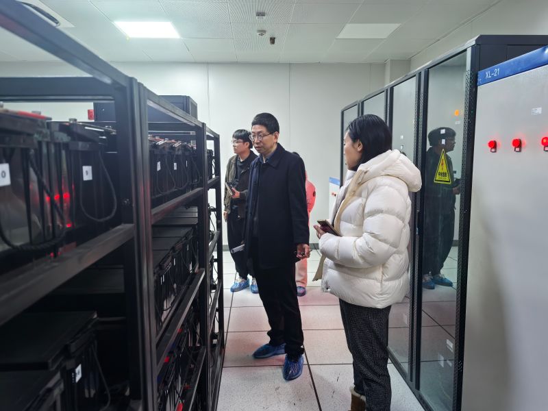 程庆副校长深入图书信息中心开展元旦节前安全检查 