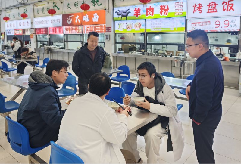校领导“陪餐记” 守护舌尖安全，共话美好“食”光